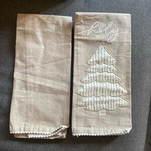 NWOT Christmas Dish Towels Neutrals Farmhouse Shabby Chic Tan White Beige